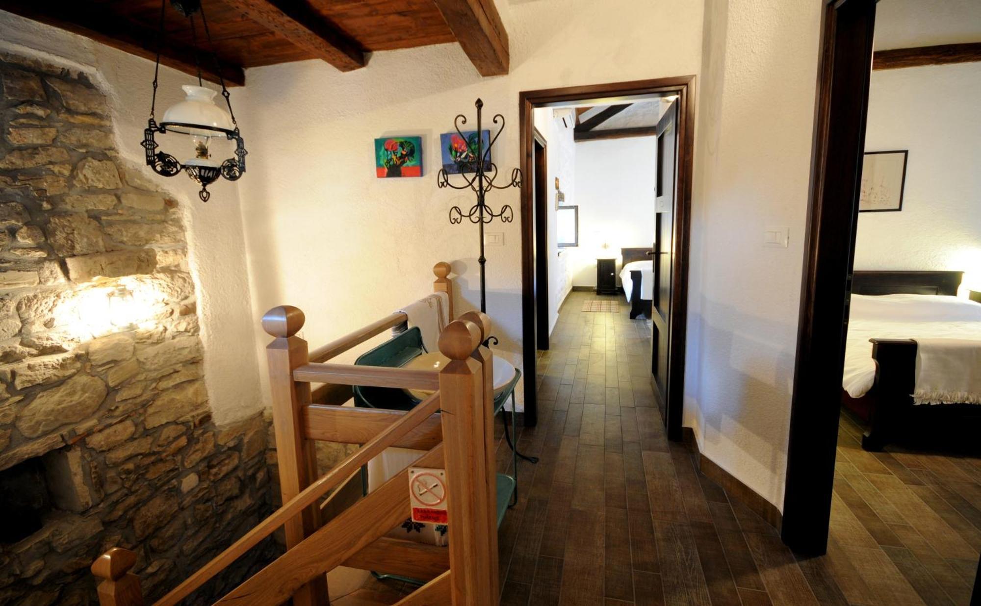 Holiday Homes Poli Svetega Antona Gracisce Ngoại thất bức ảnh