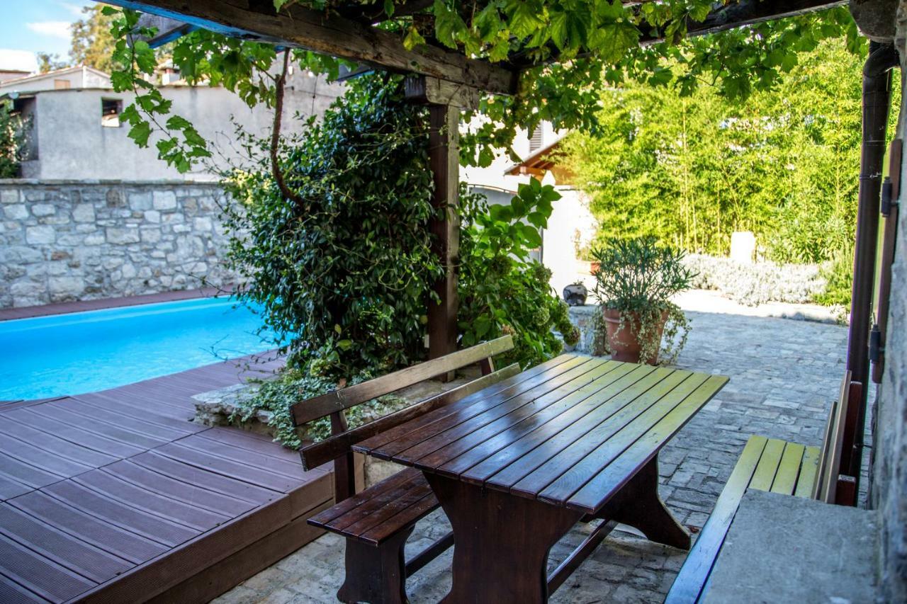 Holiday Homes Poli Svetega Antona Gracisce Ngoại thất bức ảnh
