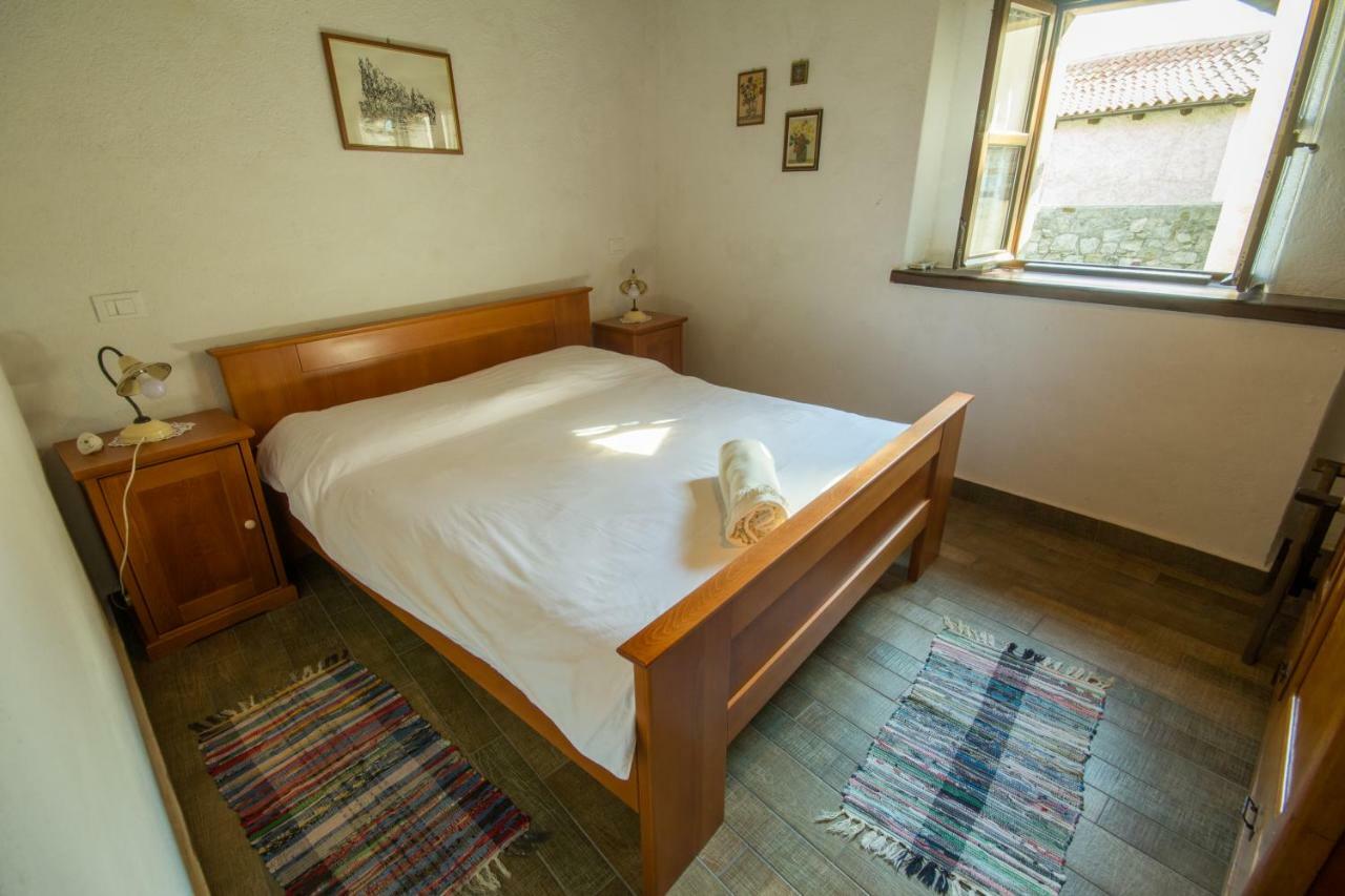 Holiday Homes Poli Svetega Antona Gracisce Ngoại thất bức ảnh