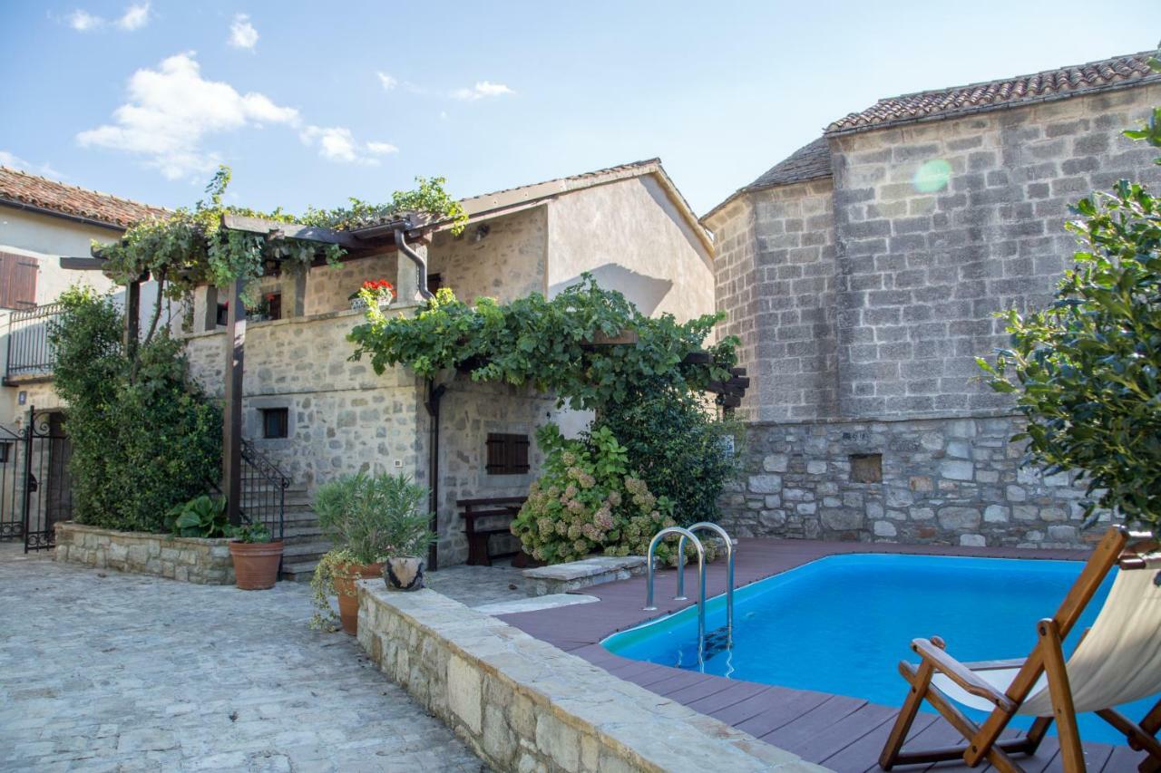 Holiday Homes Poli Svetega Antona Gracisce Ngoại thất bức ảnh