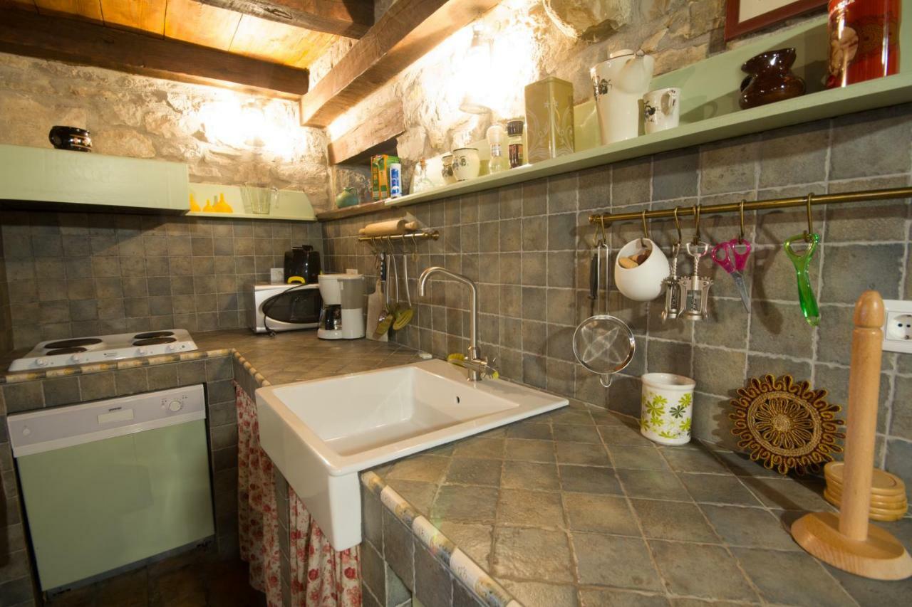 Holiday Homes Poli Svetega Antona Gracisce Ngoại thất bức ảnh