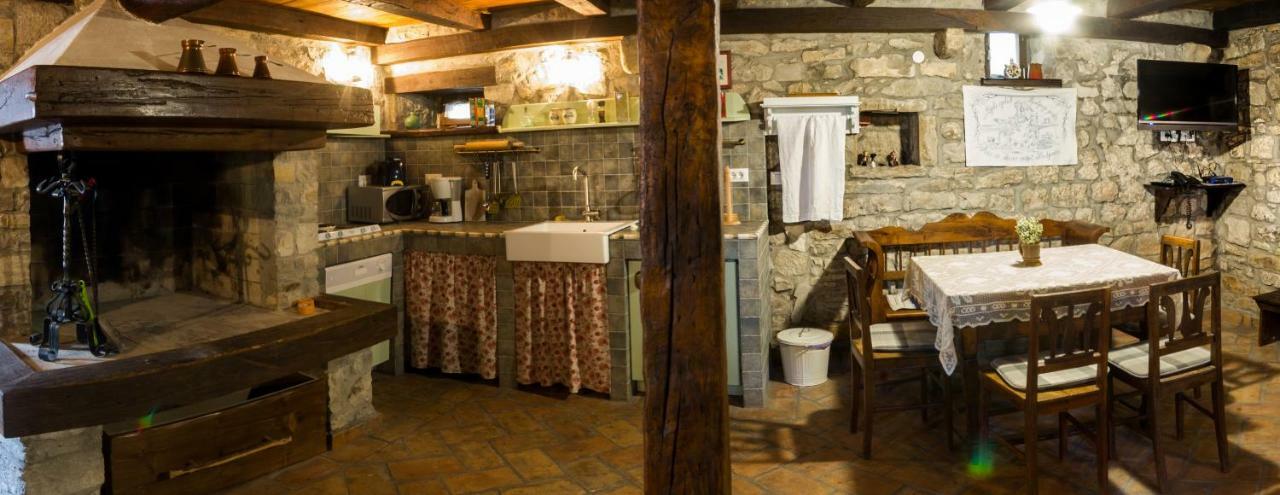 Holiday Homes Poli Svetega Antona Gracisce Ngoại thất bức ảnh