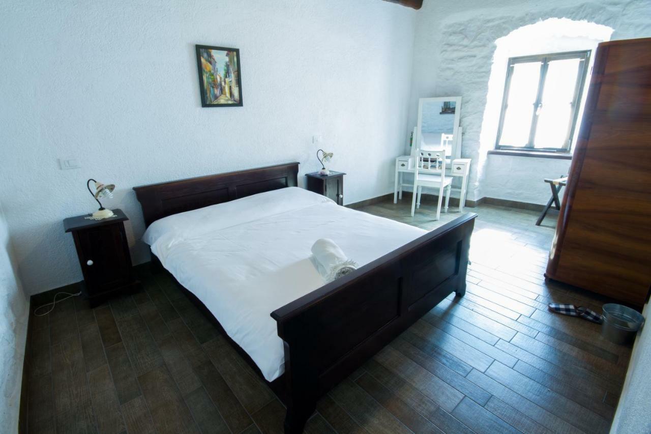 Holiday Homes Poli Svetega Antona Gracisce Ngoại thất bức ảnh