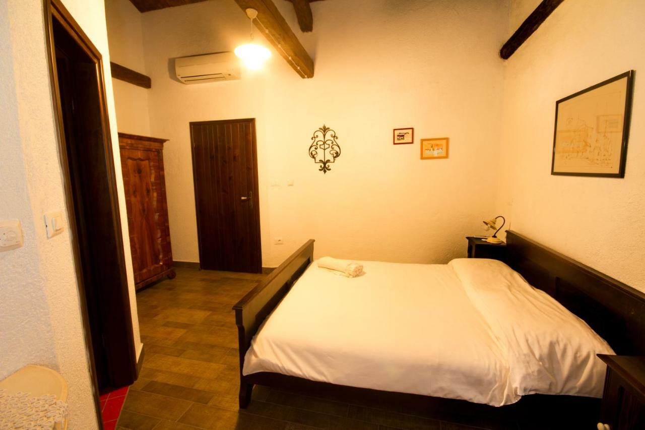 Holiday Homes Poli Svetega Antona Gracisce Ngoại thất bức ảnh