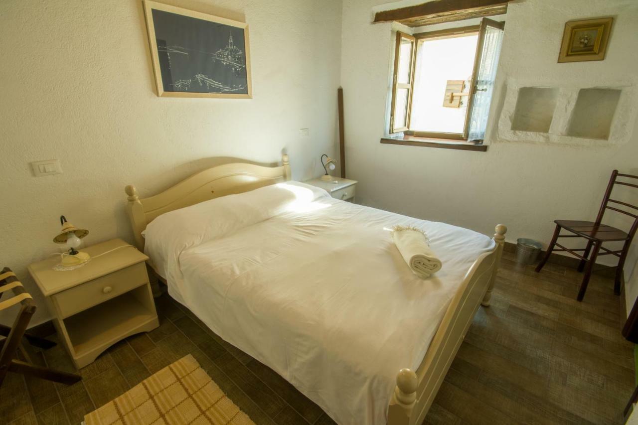 Holiday Homes Poli Svetega Antona Gracisce Ngoại thất bức ảnh